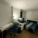 2 Pieces En Plein Coeur De Montparnasse